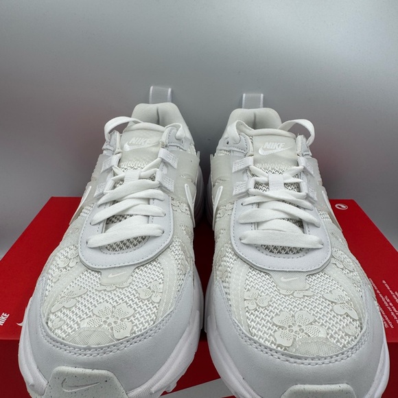 Nike V2K Run White Summit White BRAND NEW Size 10 Women - Picture 3 of 9